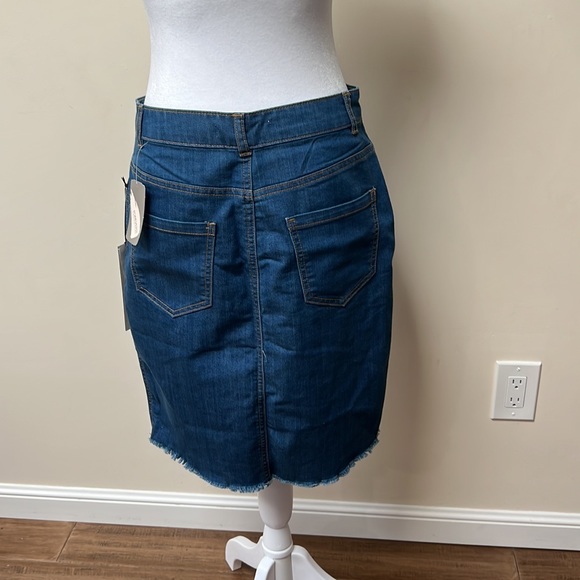 Denim knee length button down skirt - Picture 3 of 5